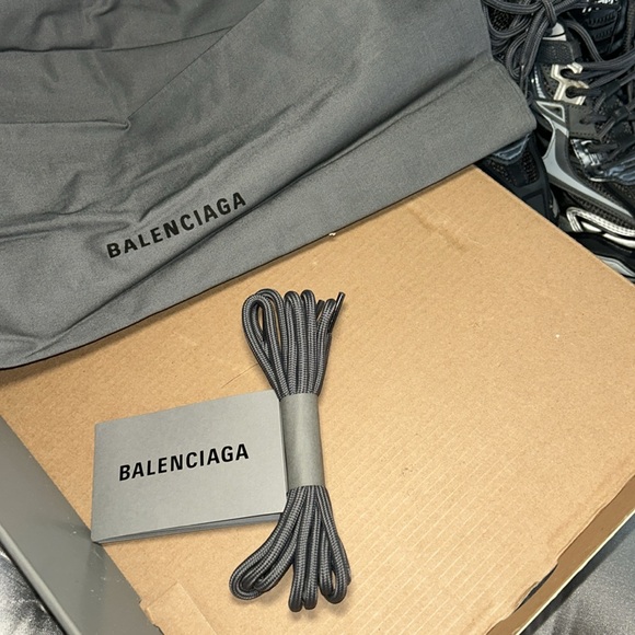 Like new balenciaga Track 2 sneakers grey and white size 9 US women’s size 7 - Picture 3 of 7